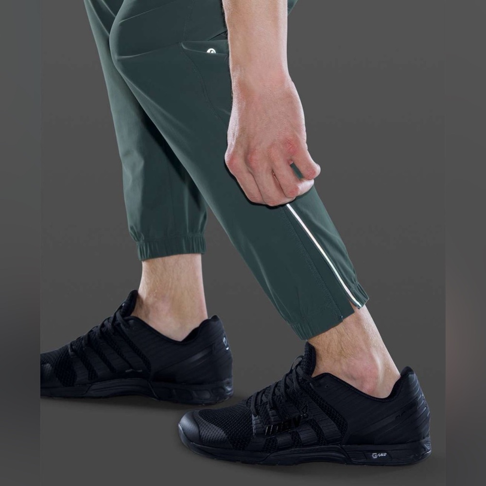 Lululemon Surge Jogger 29"
Smoked Spruce
